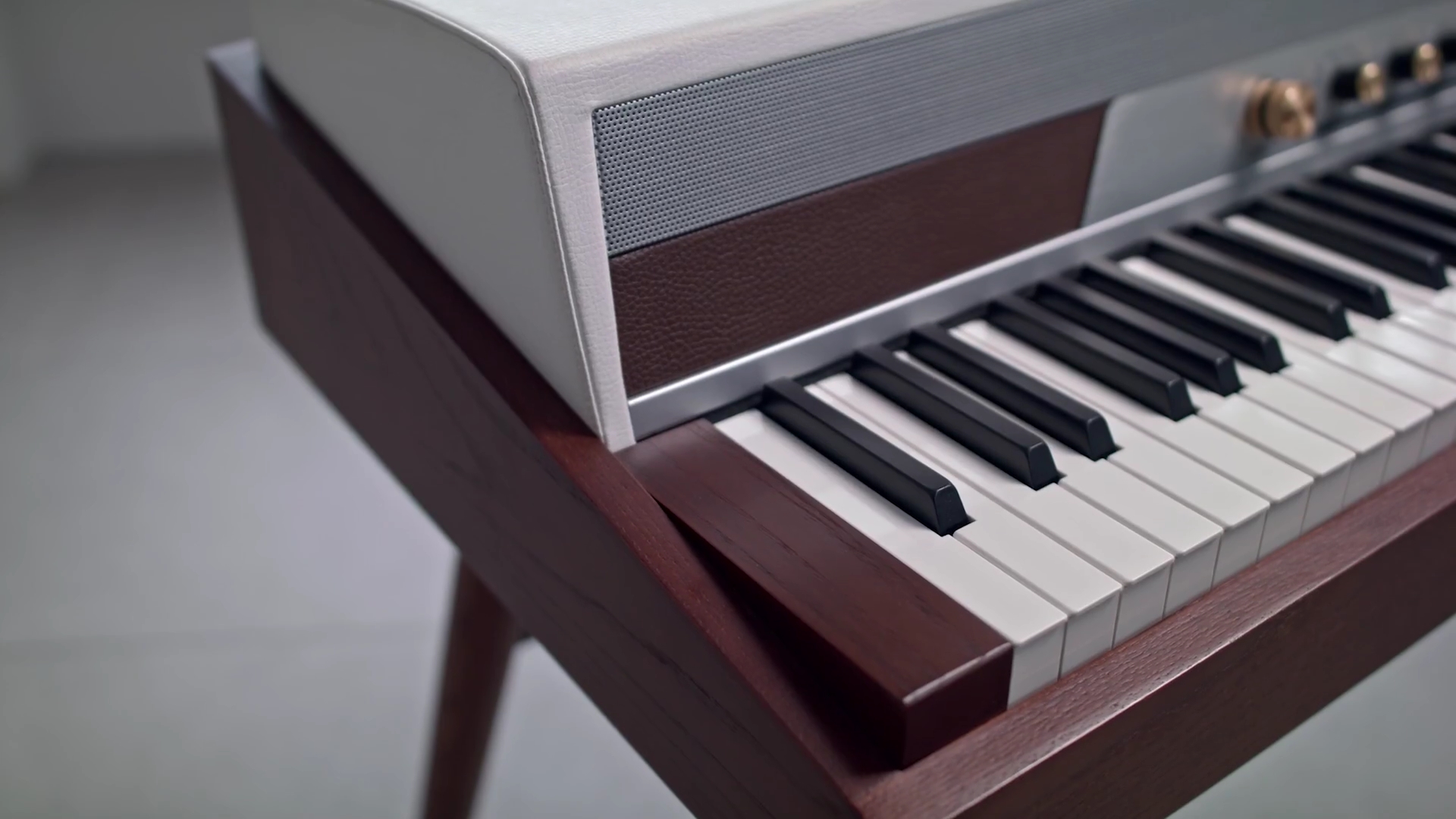 SEILER-URBAN VINTAGE PIANO